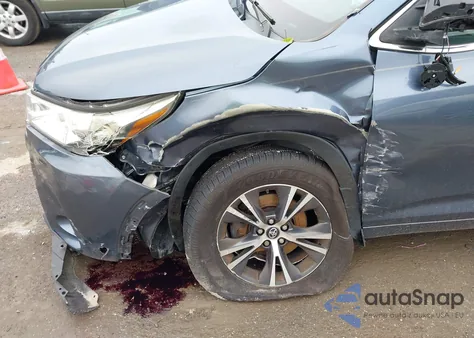 2018 Toyota Highlander Le Plus from USA, damaged, VIN 5TDBZRFH3JS878598